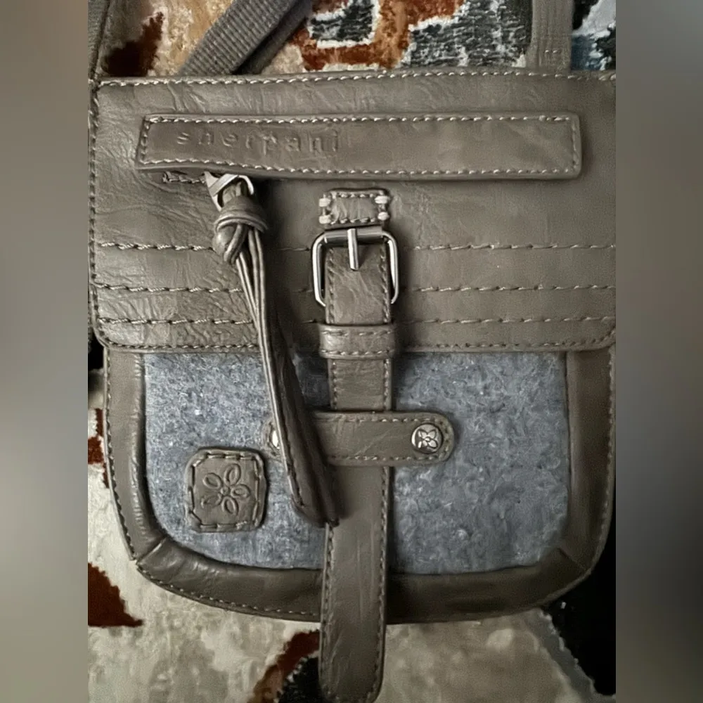 Sherpani Piper Mini Grey Cross Body Bag - Image 4