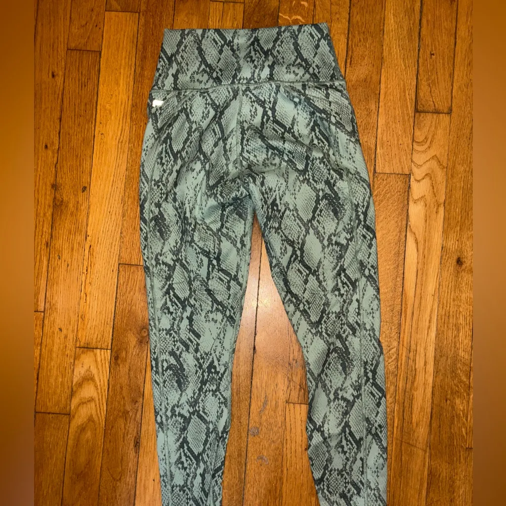 Fabletics Define PowerHold® High-Waisted 7/8 Legging Cactus Snake - Image 3