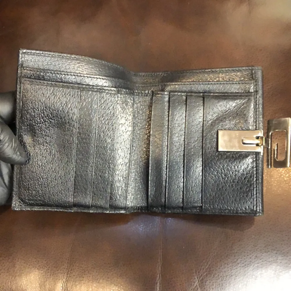 GUCCI Black Lambskin Bifold Wallet with Silver G  Clasp Vintage - Image 6