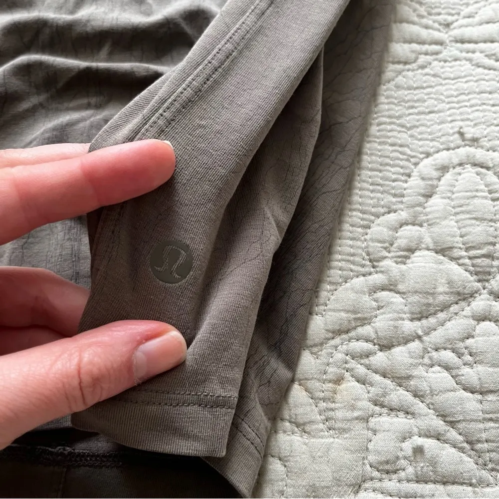 Lululemon all yours tee size 6 - Image 3