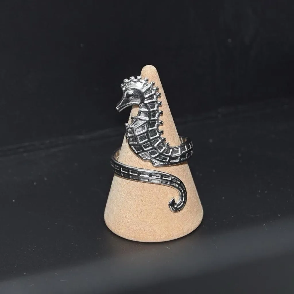 Silver Seahorse Ring - Image 5