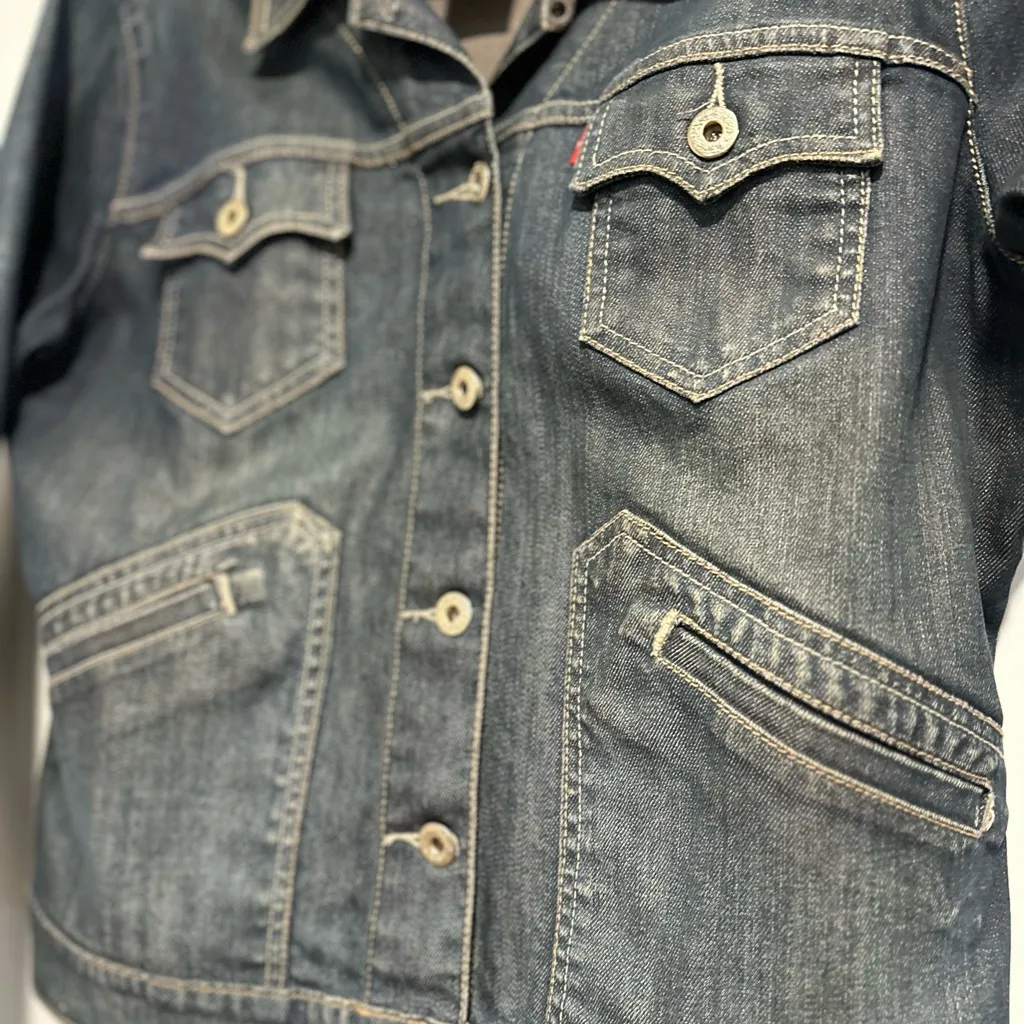 Vintage Y2K Womens Sz: L Levi’s Dark Wash Denim Trucker Jacket. - Image 8