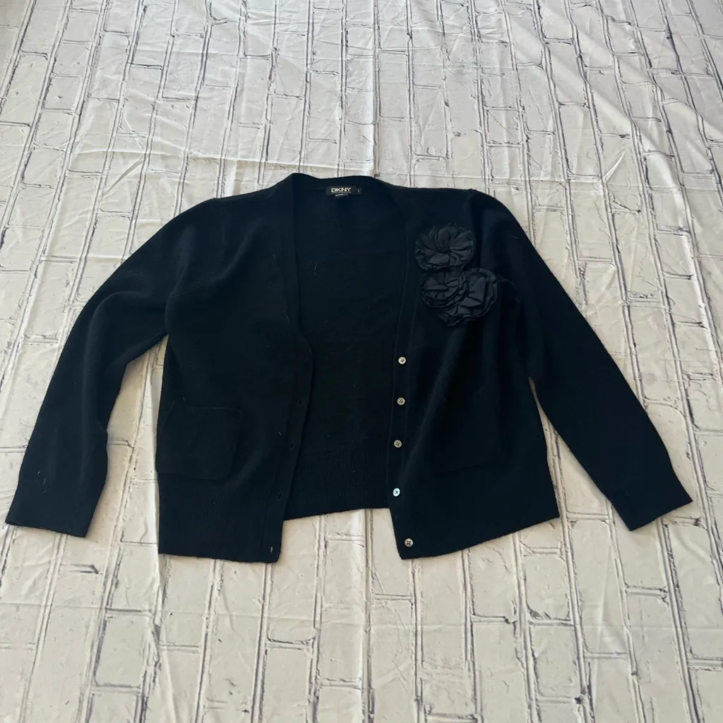 Vintage 90s DKNY Lambswool Floral Cardigan Sweater Black L Designer Button Front - Image 4