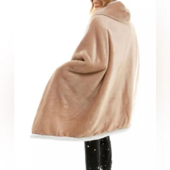 Hooded Sherpa Throw Poncho‎ - Image 6