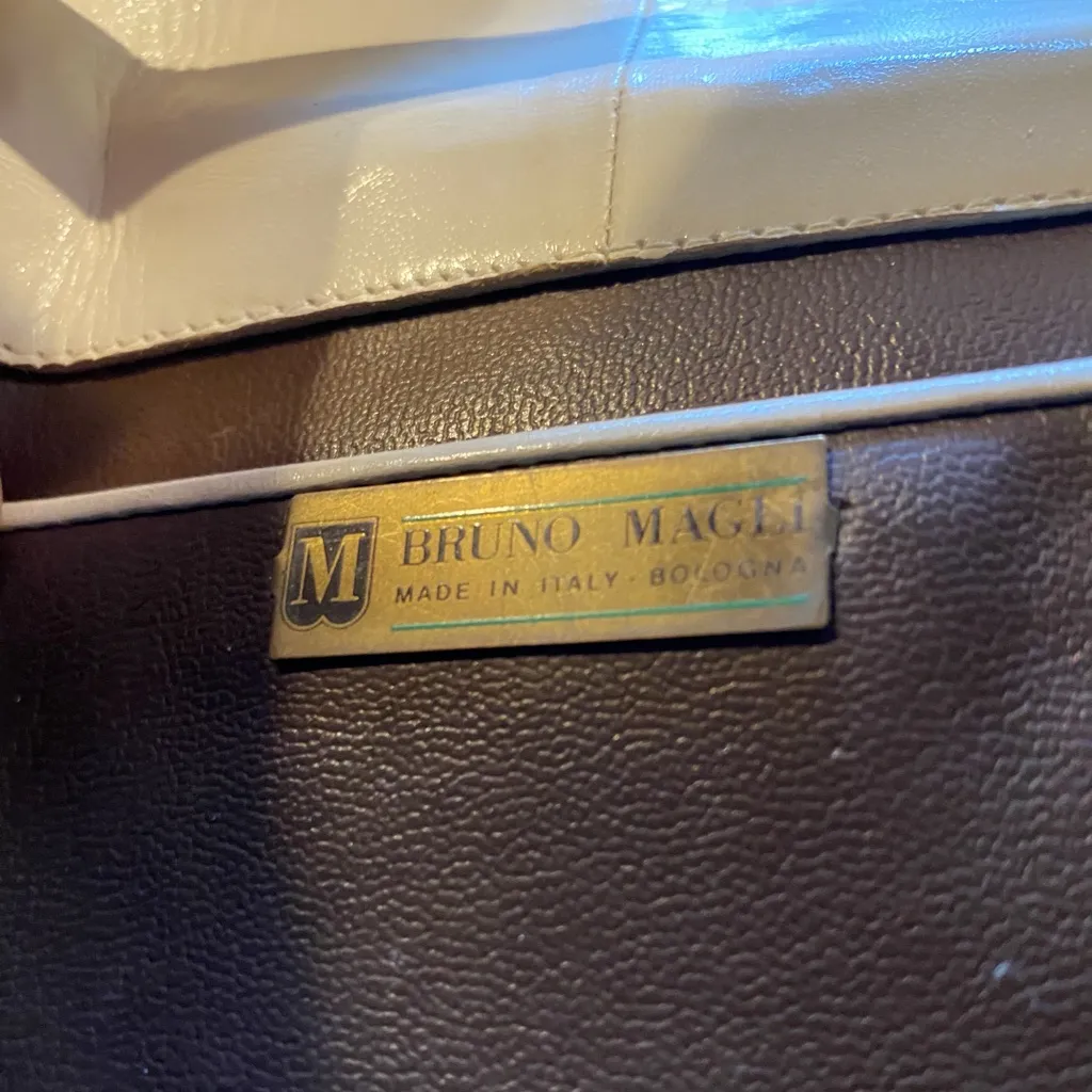 Bruno Magli clutch purse with detachable strap. - Image 4