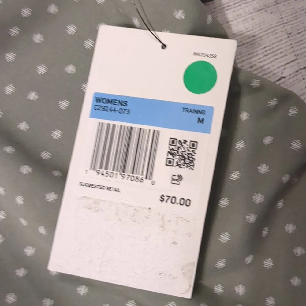 Nike yoga high rise 7/8 tight size medium - Image 3