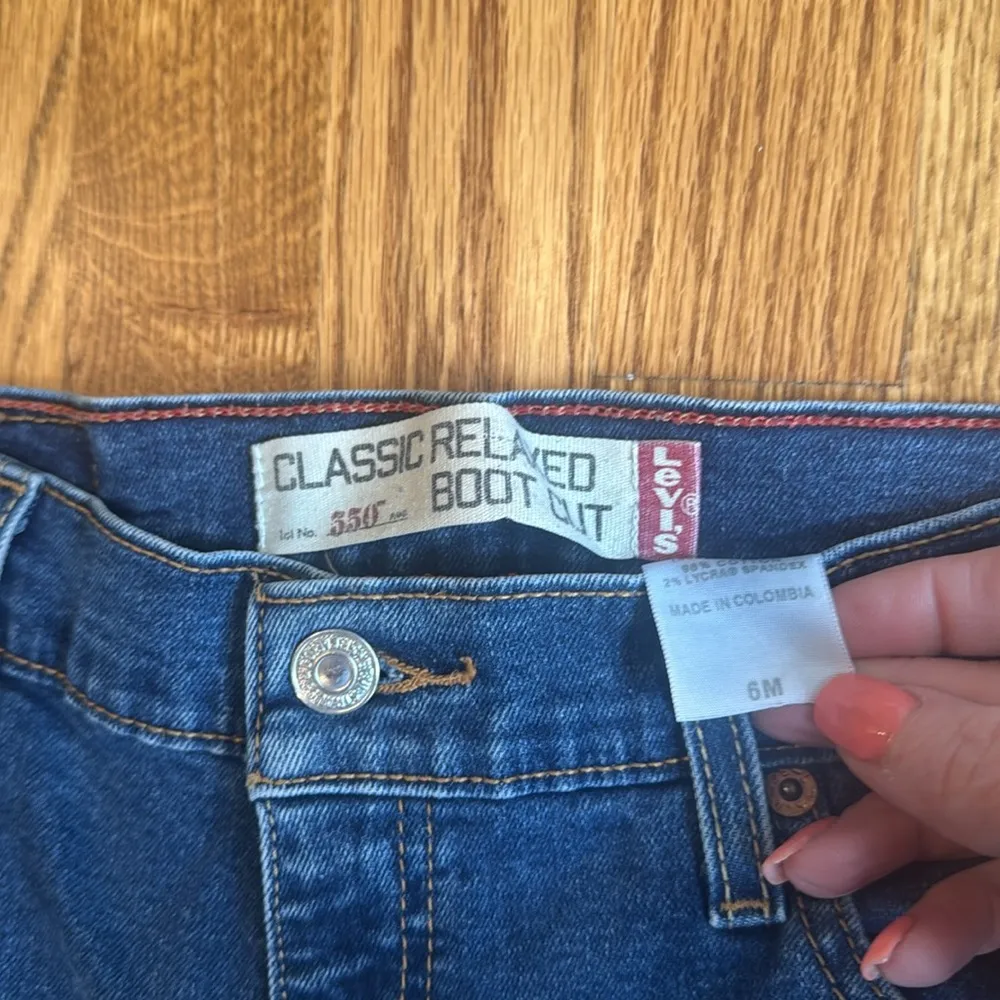 Levi Strauss classic relaxed, boot cut jeans - Image 2