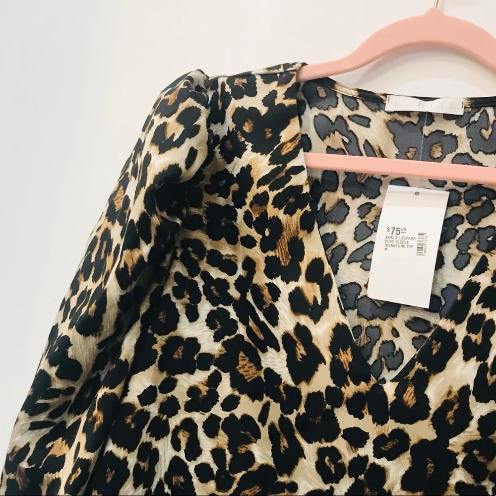 NWT KARLIE V-NECK PUFF SLEEVE leopard/ cheetah Blouse sz Medium - Image 2