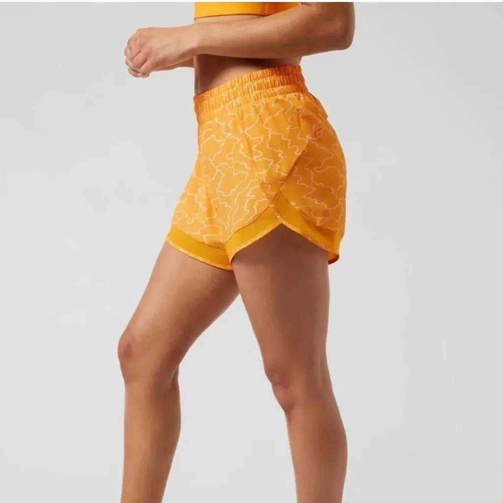 Athleta Printed Mesh Racer Run Short 4” Inseam Gold Size 3X Lined NWT - Image 2