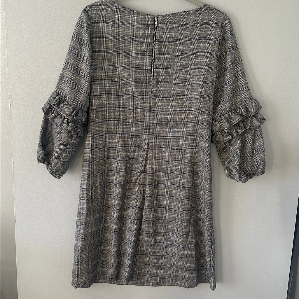 Gabby Skye Gray Plaid Ruffle Sleeve Shift Dress - Image 3