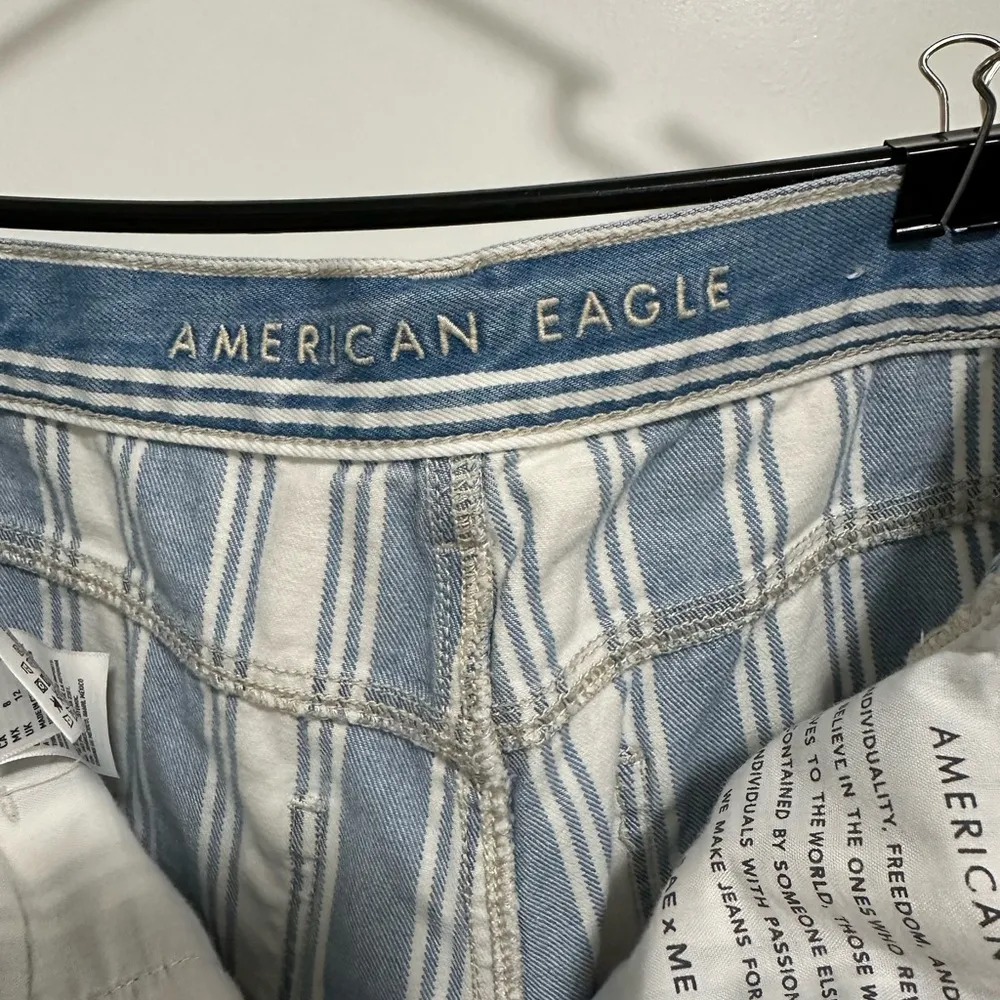 American Eagle Size 8 Short Mom Jean Blue and White Stripe - Image 3