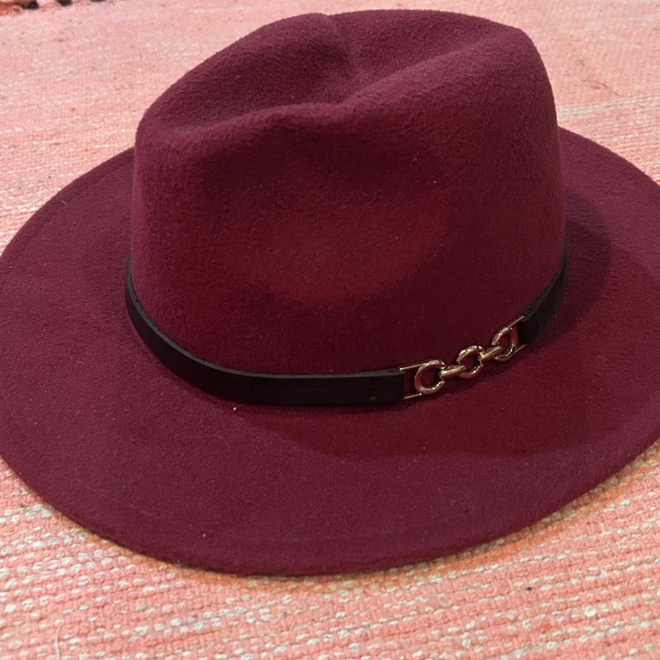 Burgundy Fedora Hat‎ with Gold Chain Accent - Image 2