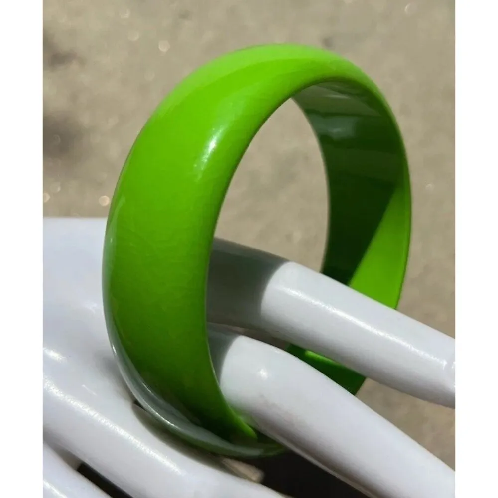 Vintage Red and Green Bangle Bracelet Lucite 1960s Women’s Sz 8” - Image 9