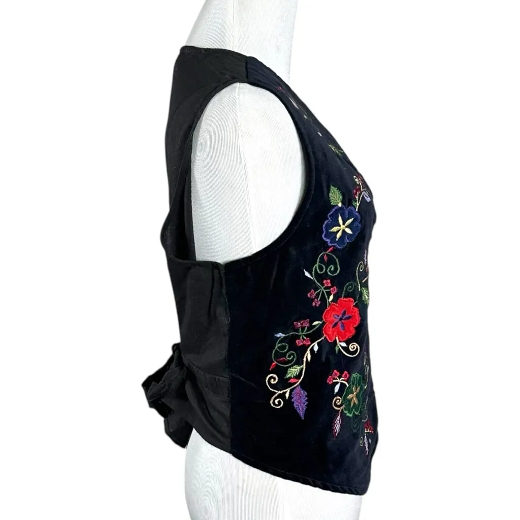 Vintage 70s Bohemian Black Velvet Embroidered Folklore Folk Art Vest Medium Size undefined - Image 2