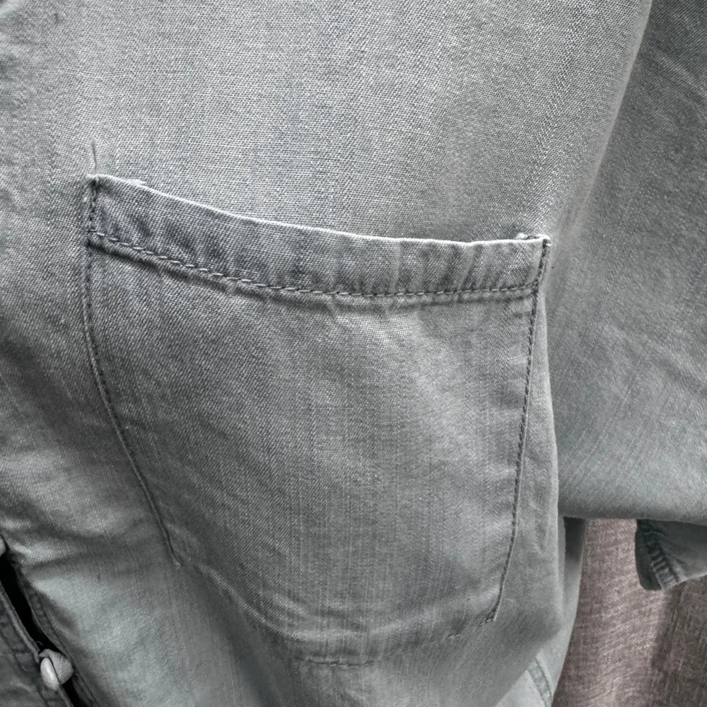 Harper  Short Sleeve Button up Shirt NWT size Medium - Image 5