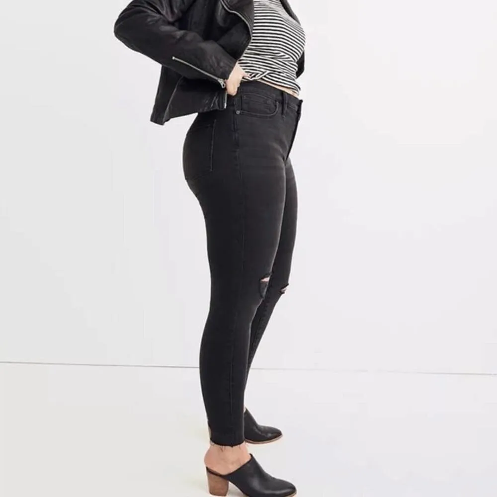 Madewell 9” Mid-Rise Raw Hem Skinny Jeans in Black Sea - Image 2