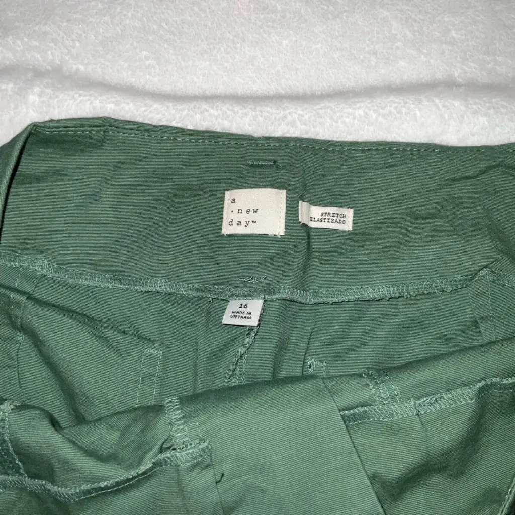 a new day Green Chinos Versatile Cotton-Blend - Image 3