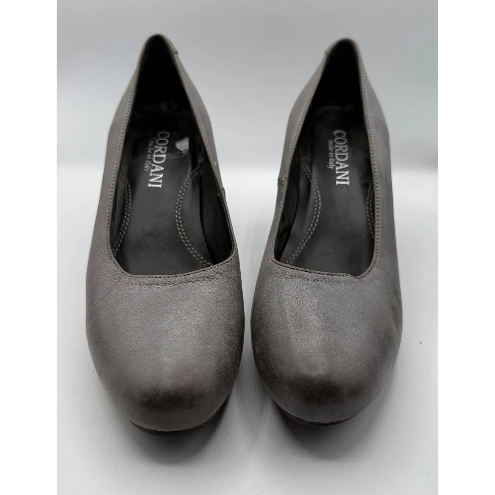 Cordani Women 8 Gray Faux Leather Block Heel Pumps Made in Italy Old Fashioned - Image 2