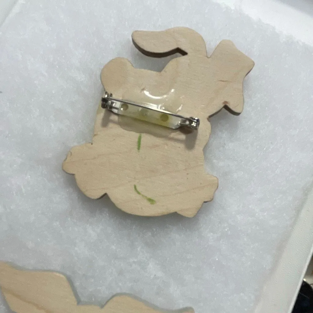 Lot of 2 artisan craft fair wood brooches Easter - Image 4