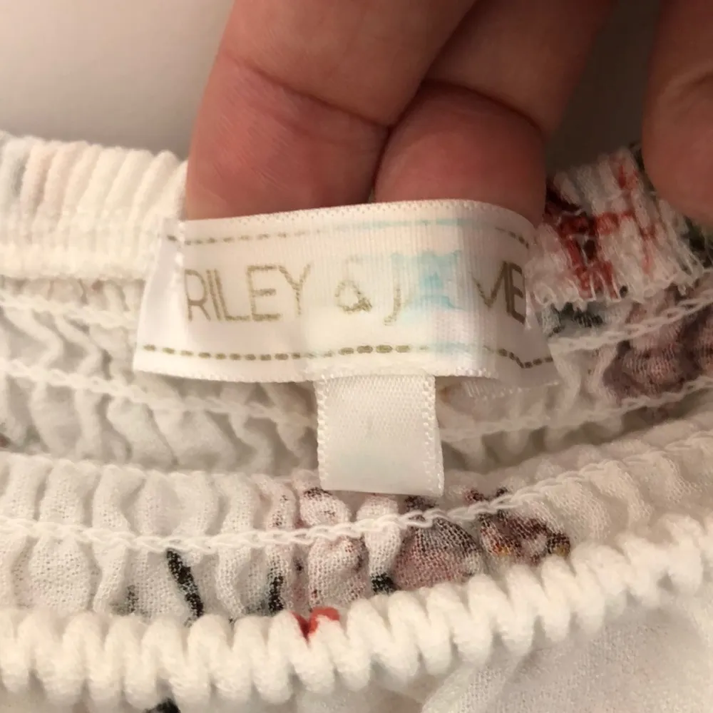 Riley & James White Floral Off Shoulder Top Large - Image 2