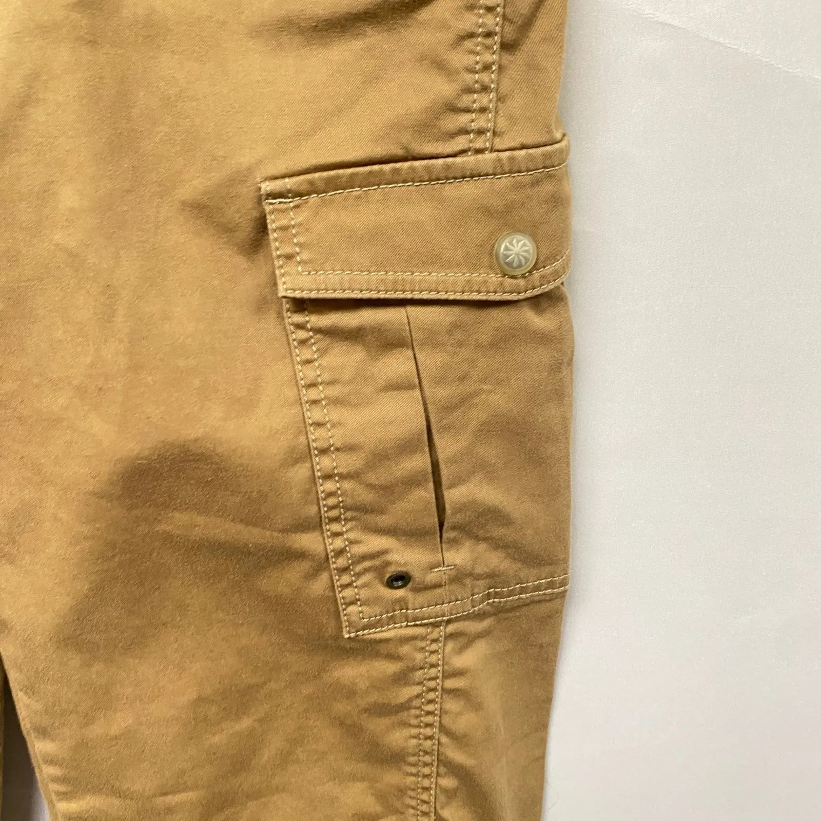 Athleta Cargo Capri Pants Khaki Tan Women Size 12 Utility Outdoor Casual Travel - Image 5