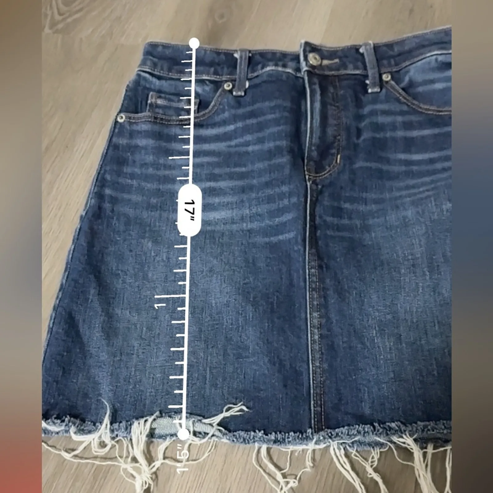 Old‎ Navy Medium Wash Raw Hem Mini Denim Skirt Size 2 - Image 6