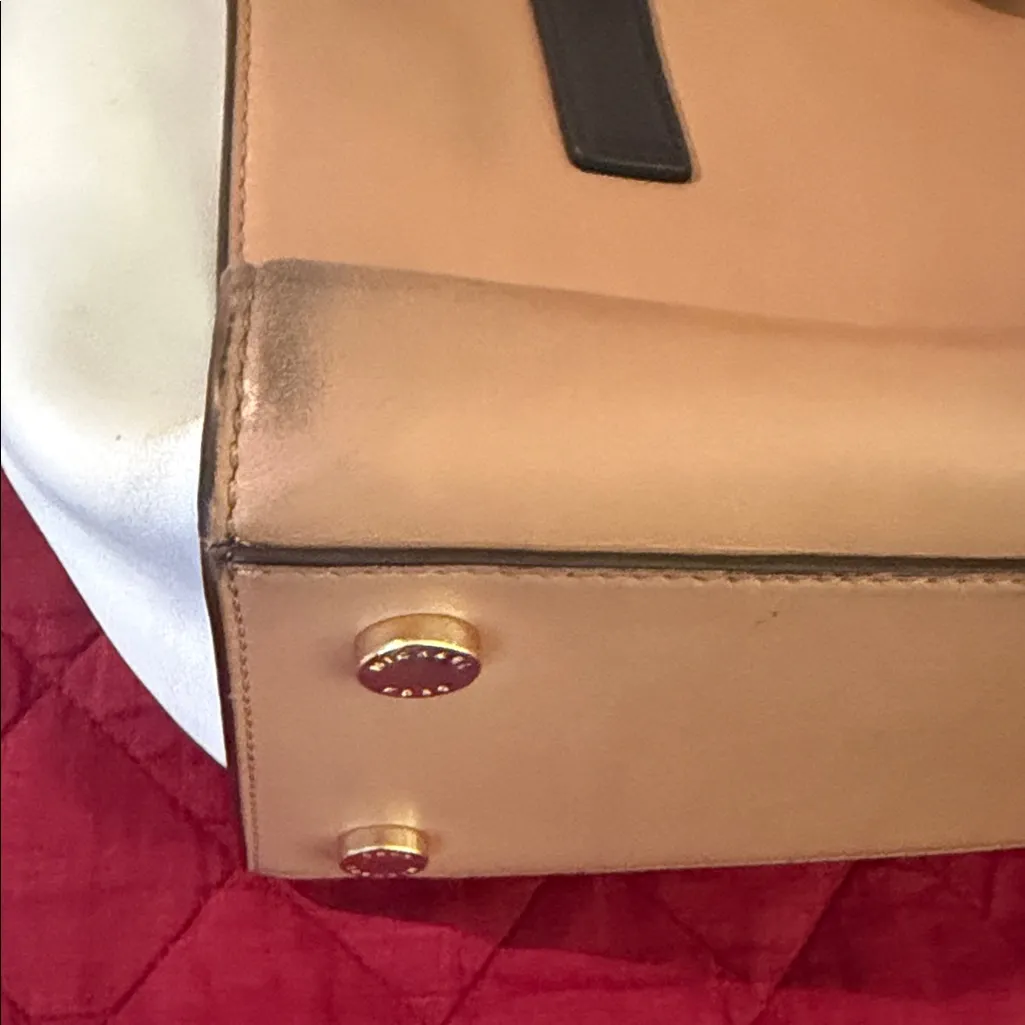 MICHAEL KORS Hamilton Satchel
Purse Tan White Black Color Block
Lock & Key FOB - Image 3