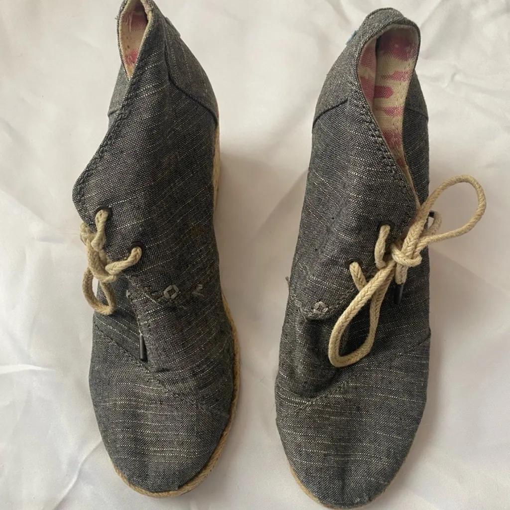 Toms Blue Denim Wedge Espadrilles size 7.5 - Image 2