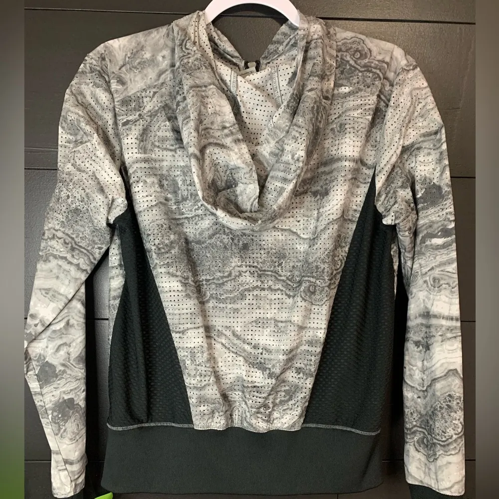 CHAMPION mesh jacket. Unisex. Adult size M. EUC. Hoodie. Zip up. - Image 5