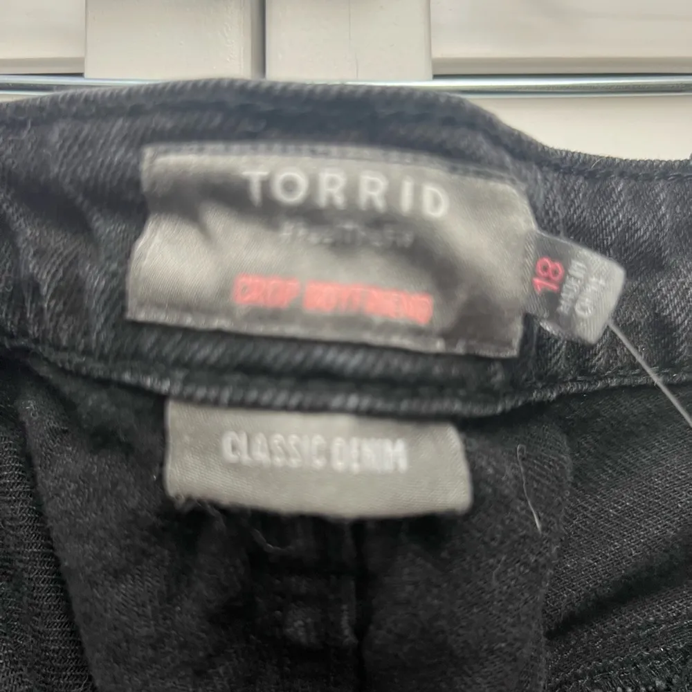 Torrid Crop Boyfriend Classic Denim Size 18 - Image 5
