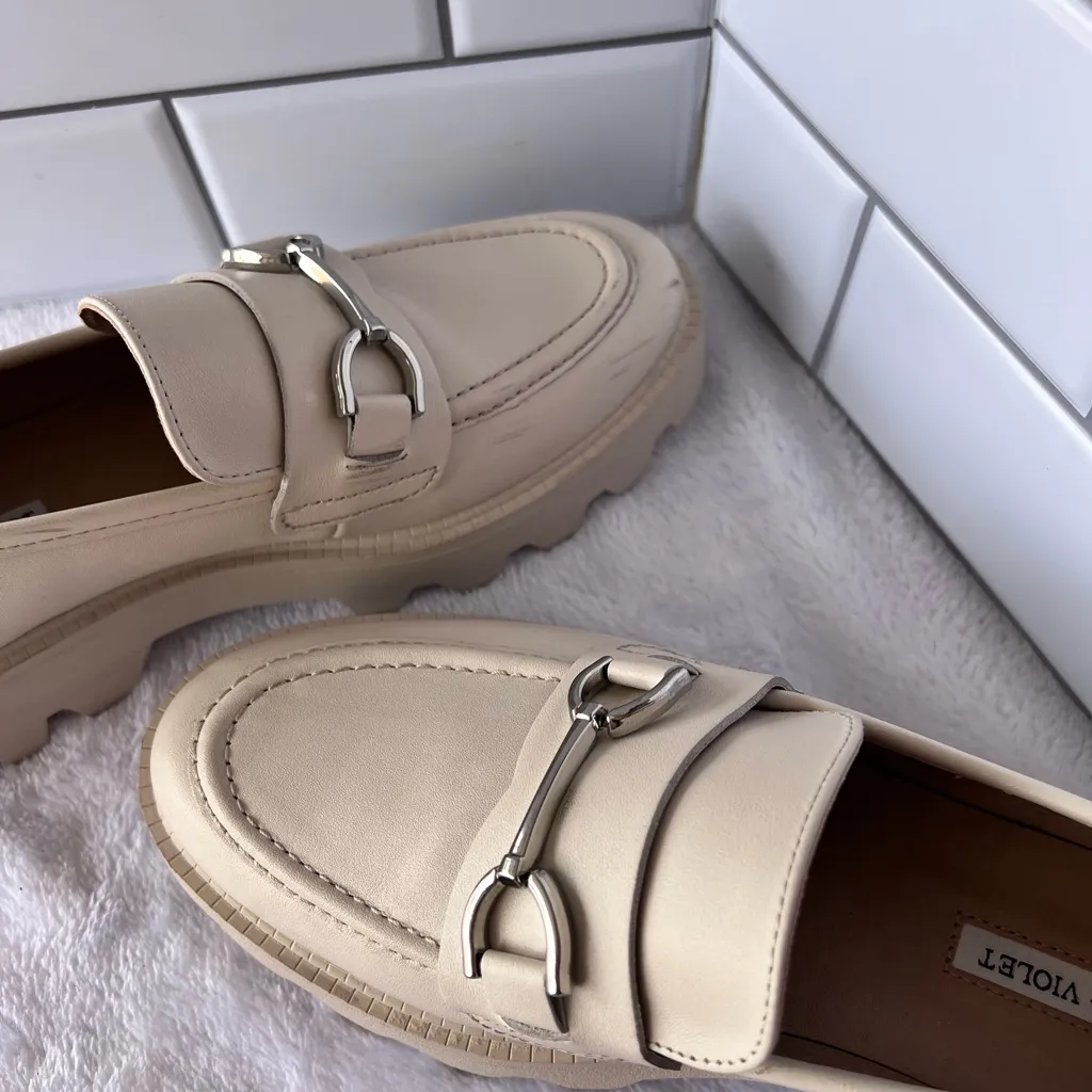 Chelsea & Violet Vera Leather Loafers Cream 8.5B Slip On‎ Lug Sole Platform - Image 3