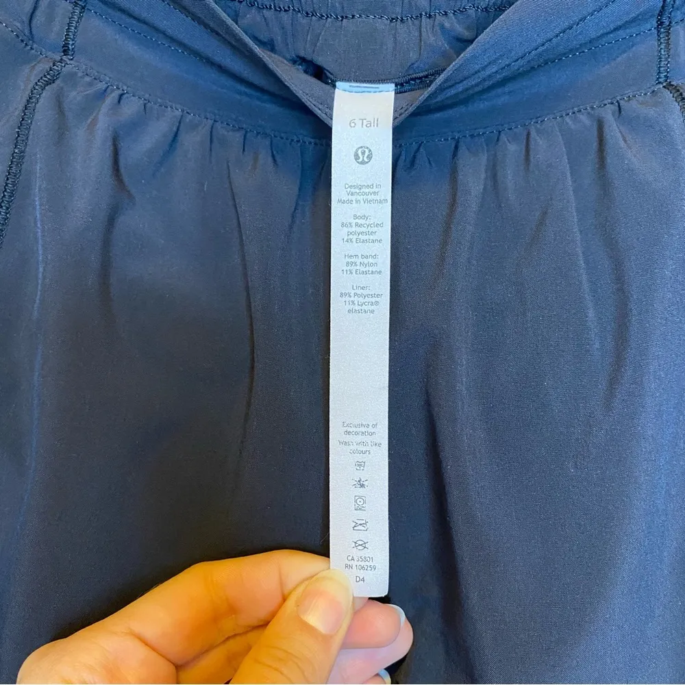 LULULEMON Hotty Hot Lined Actibeve Short II *Long 4" in
Black Sz 6 Tall - Image 8