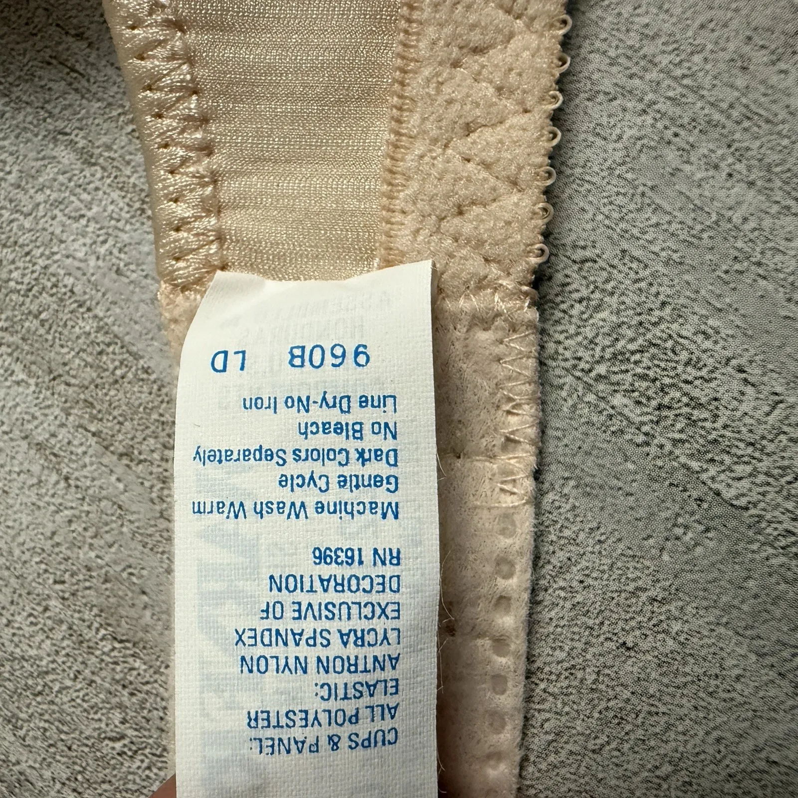 Vintage Warners Bra 34C Shine On‎ Satin Padded Soft Cup Wireless Pink 1221 NWT Size undefined - Image 4