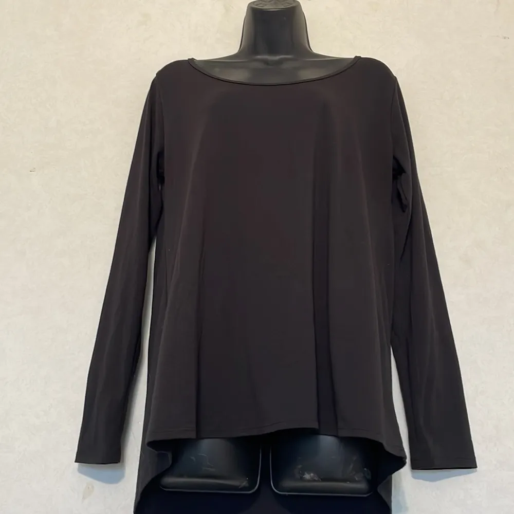 LuLaRoe size medium black, scoopneck, long sleeve tee. Used. - Image 5