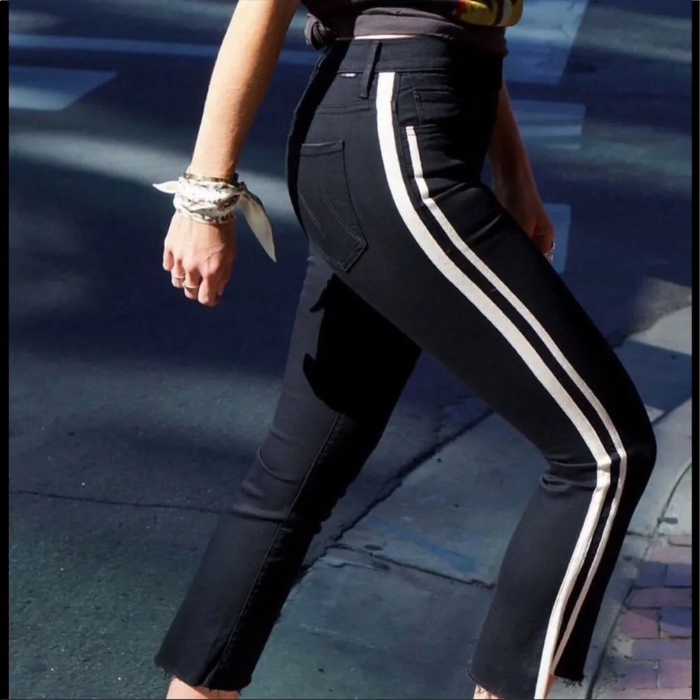 MOTHER Insider Crop Step Fray in Guilty Racer Jeans Size 26 Black - Image 16