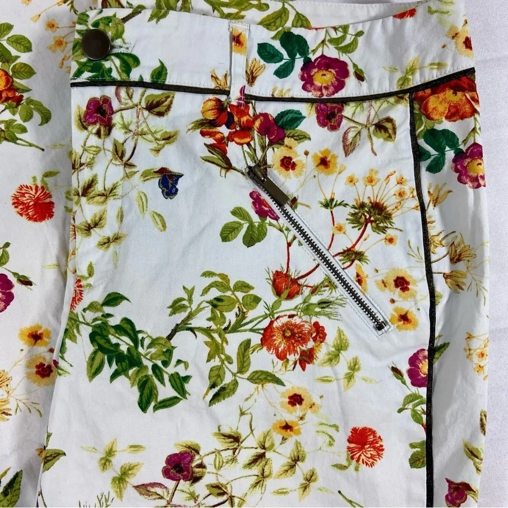 Disney’s Alice Through the Looking Glass White Floral Capri Length Pants Size 10 - Image 8