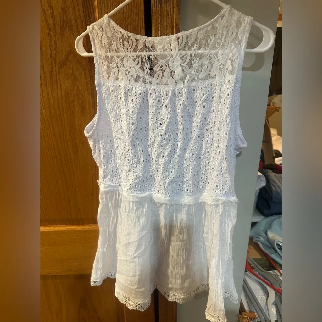 Elegant White Lace Sleeveless Top Size L - Image 3