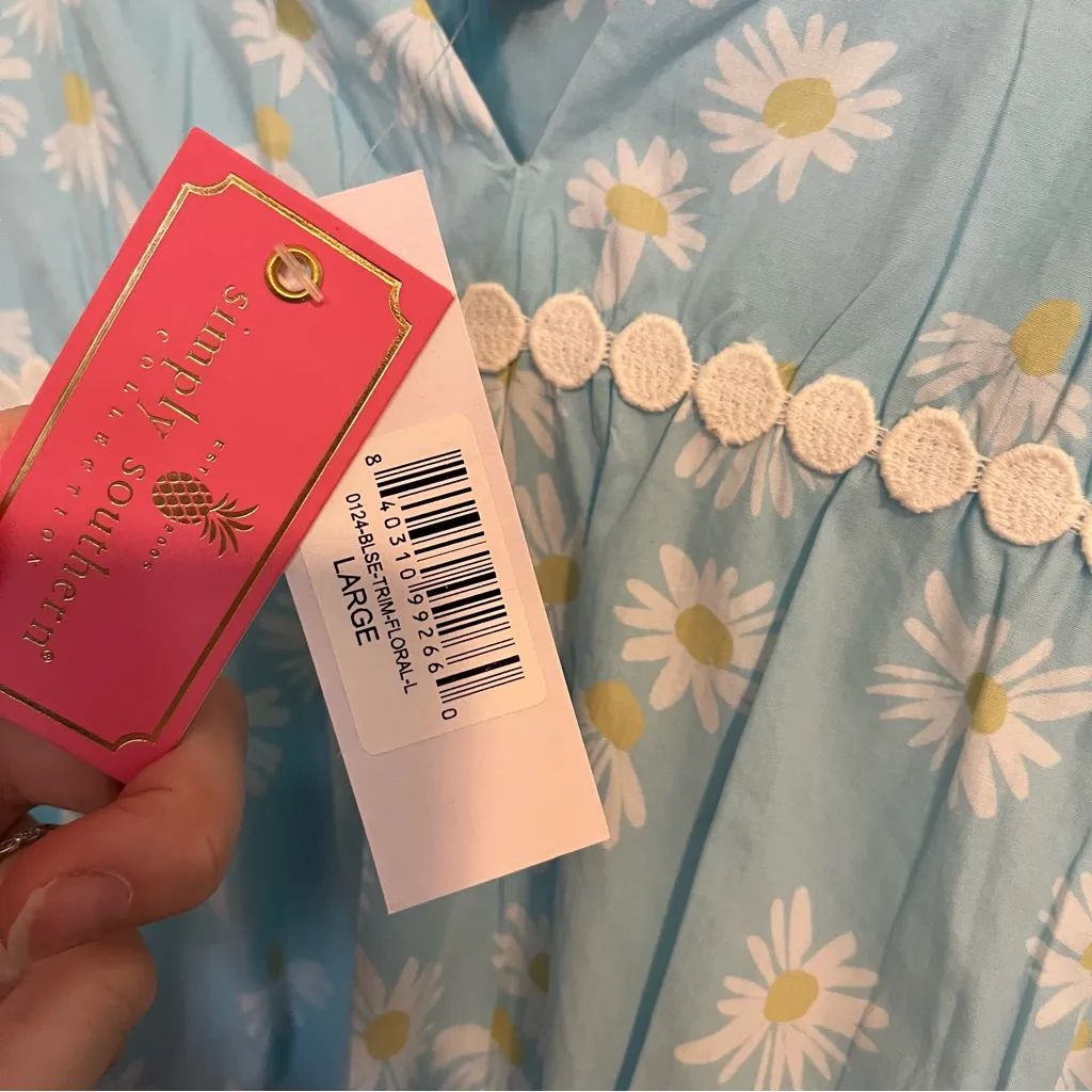 NEW Simply Southern Daisy Floral Print Top Size Large Blue NWT - Image 3