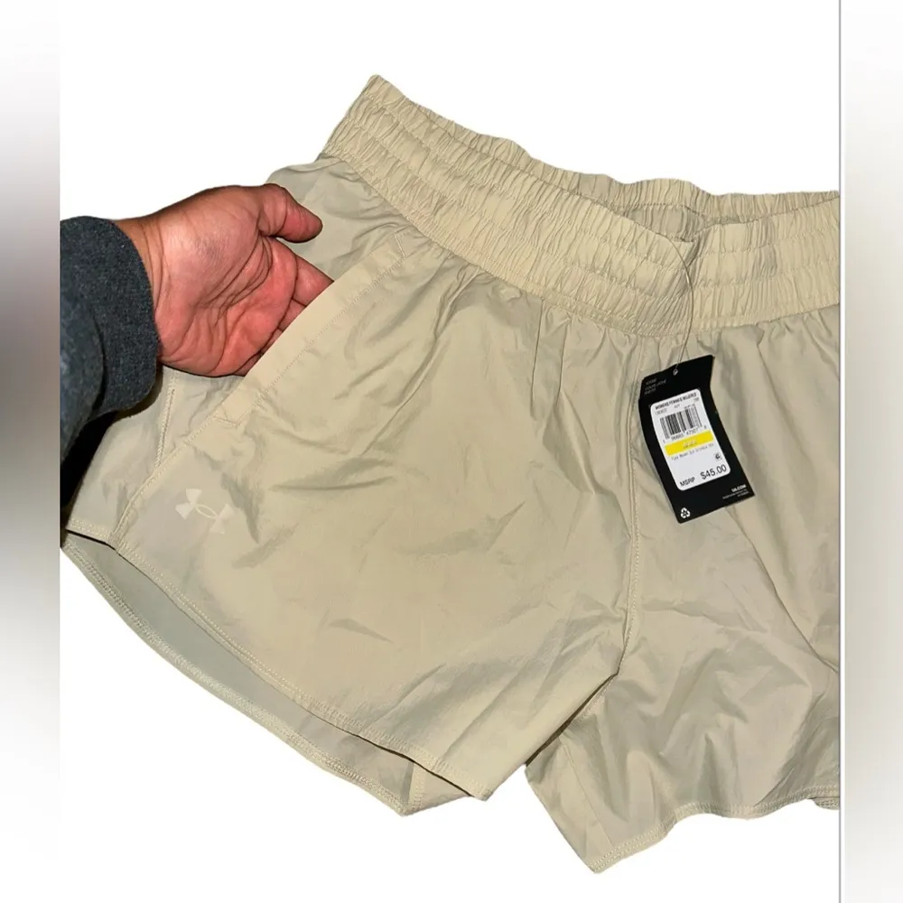 Under Armour Women s UA Vanish 3 inch Size M NWT cream in color.Active/running - Image 4