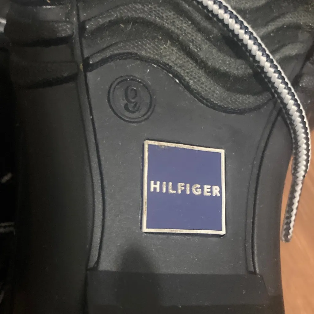 Tommy Hilfiger Navy and Red Boots - Image 7