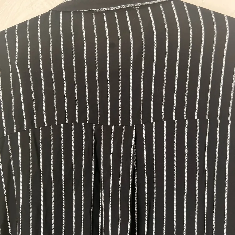 Savanna Jane Embroidered floral button down top size 2X - Image 8