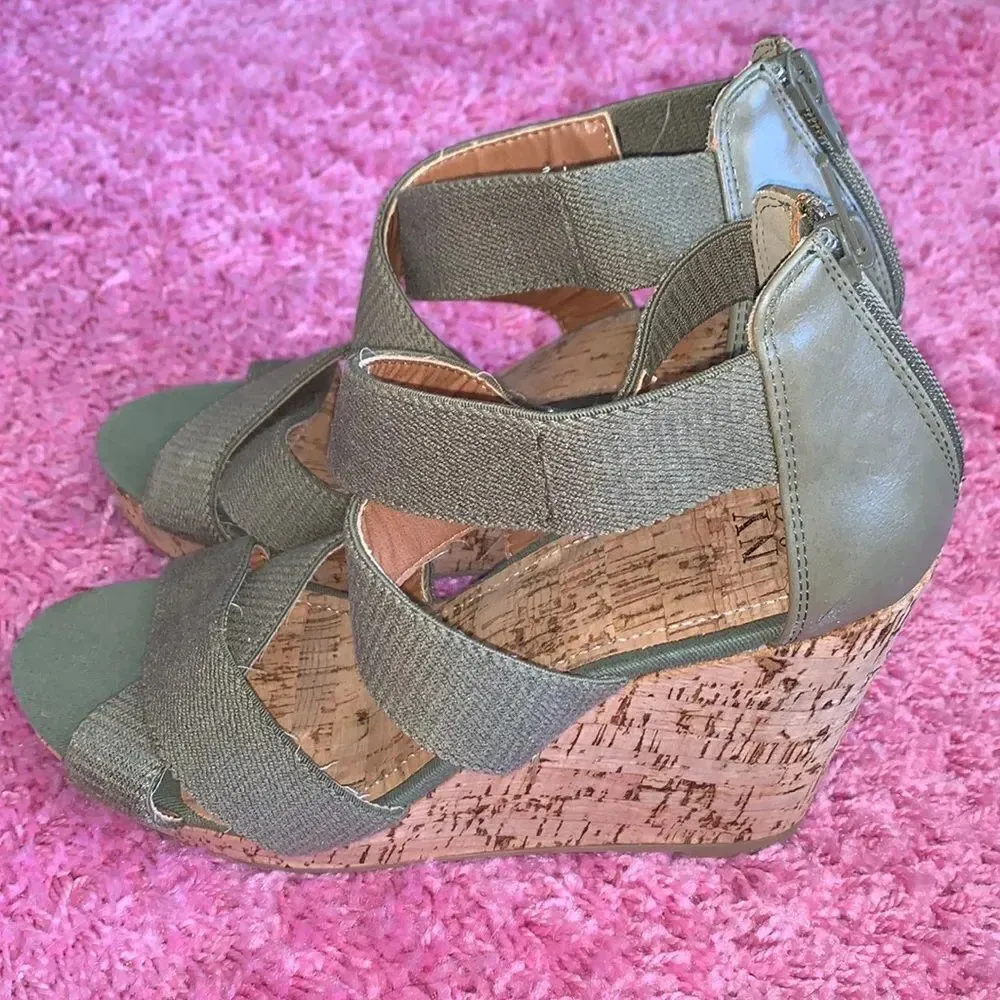NY & Co Green Espadrille Wedges Green Size 10 - Image 3
