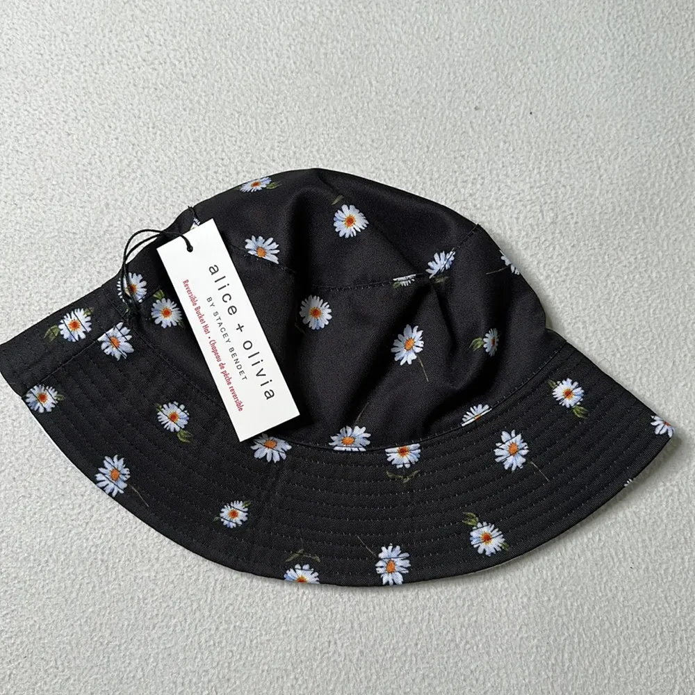 NWT Alice + Olivia Reversible Bucket Hat - Image 2
