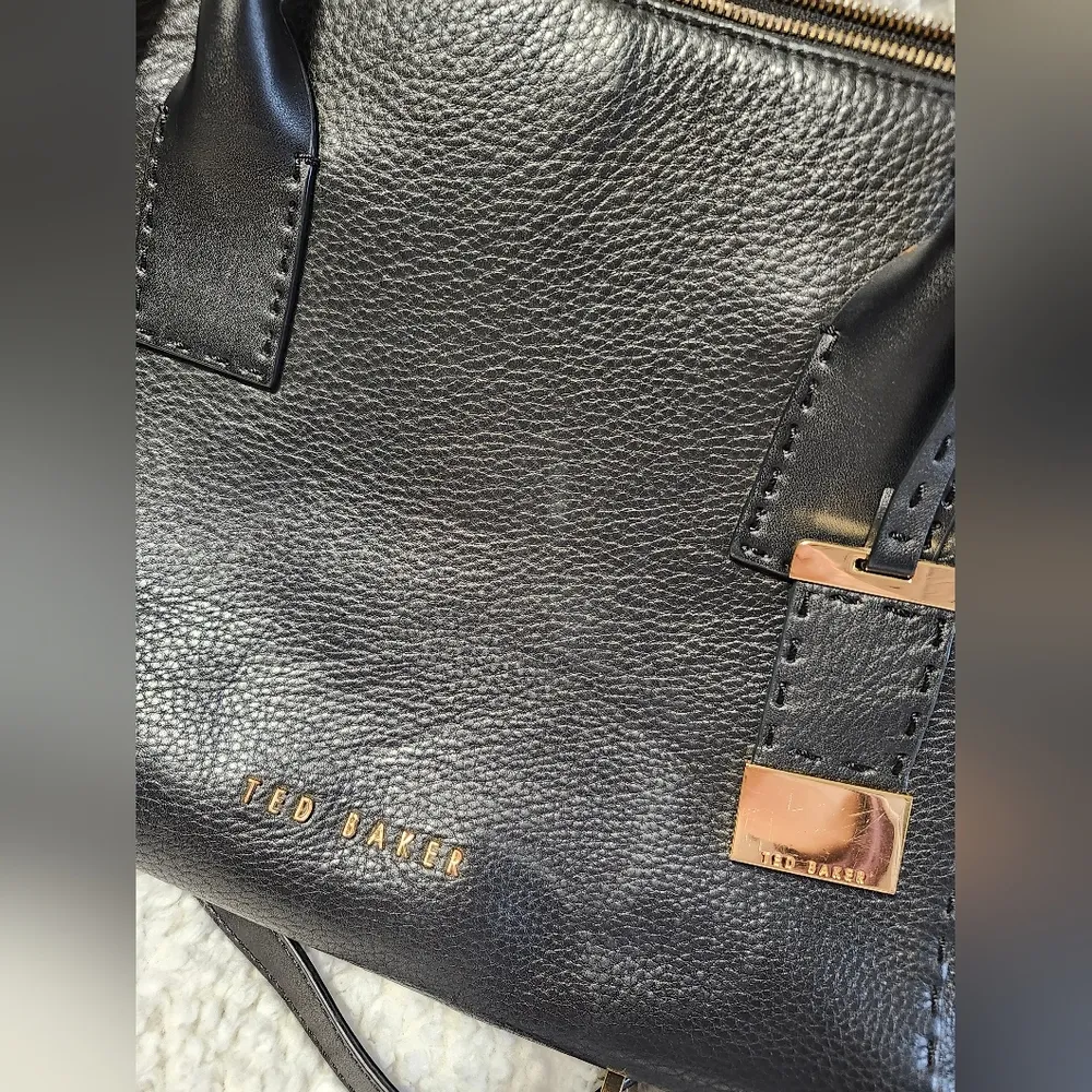 NWT Ted Baker Womens Black Paigee Casual Leather Large Tote Bag in Black. - Image 11