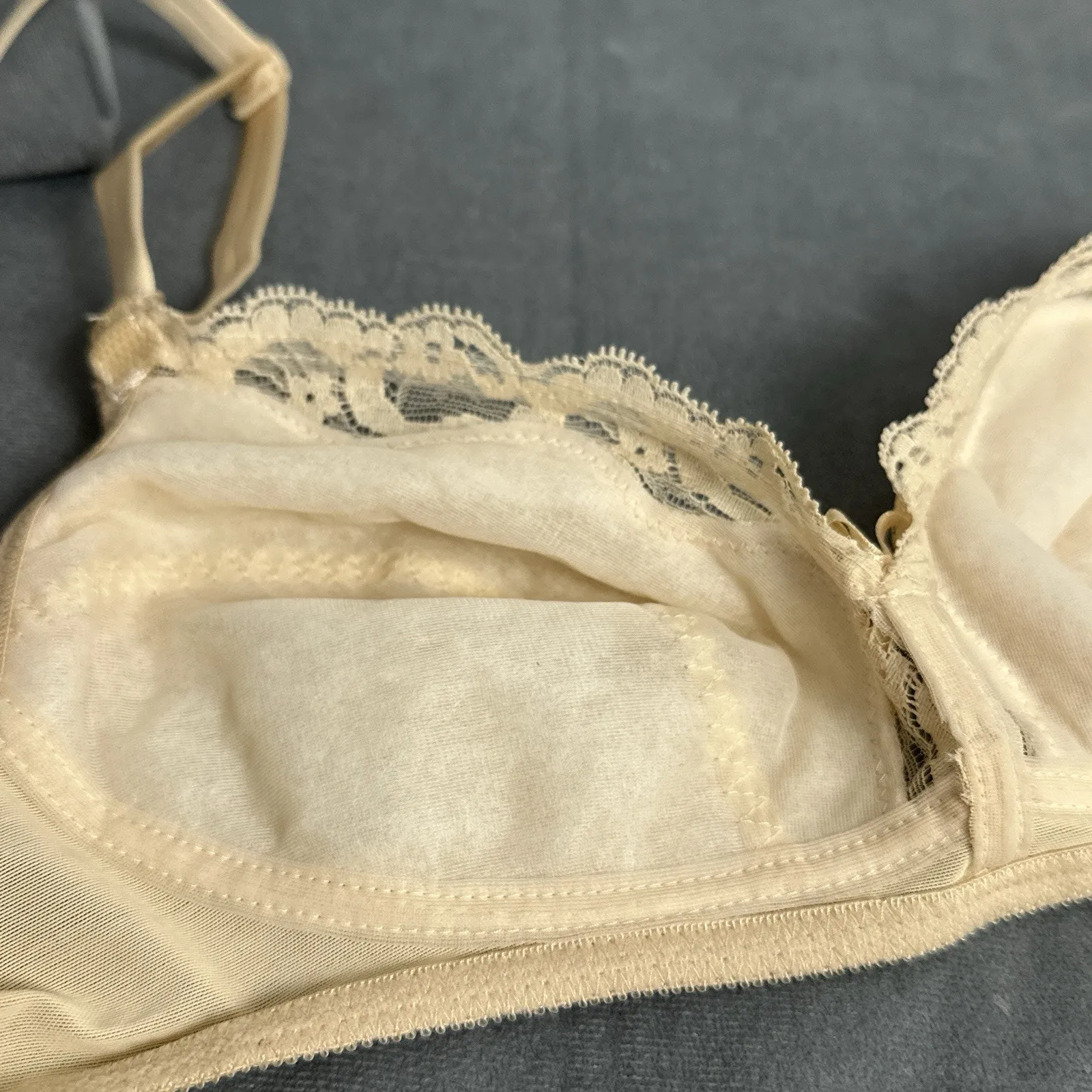 Vintage NEW NOS Vanity Fair Bra Size 32B Nylon Fiberfill Lined 72-278 Wire Free - Image 9