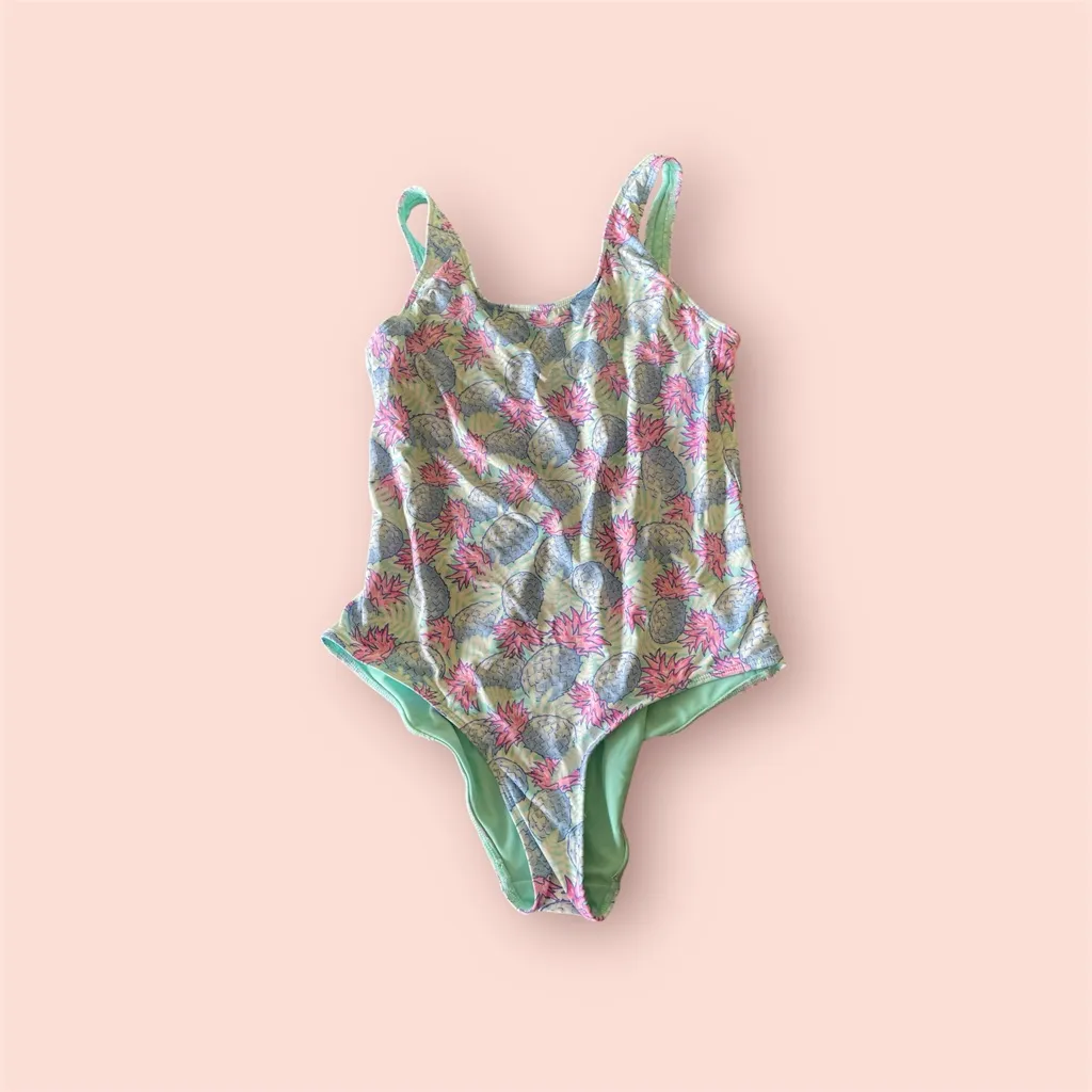 Vineyard Vines Pineapple Print One Piece Swimsuit size Small - Image 3