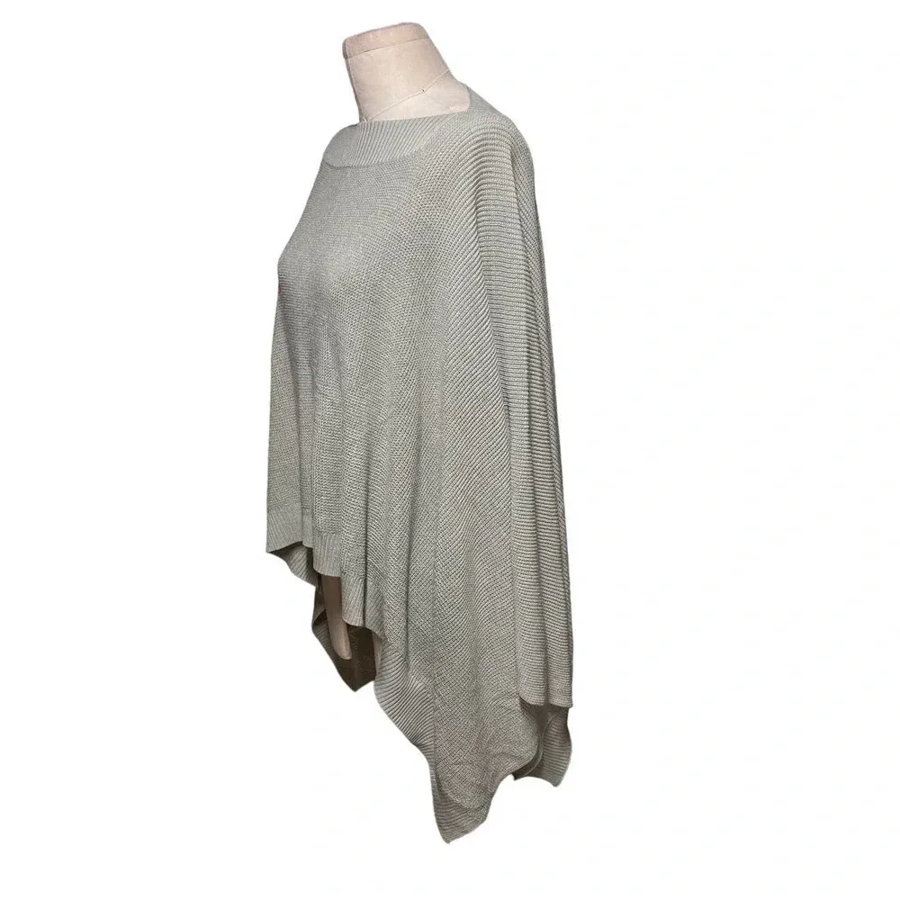Lululemon Forward‎ Flow Poncho in Sage Green One Size - Image 4