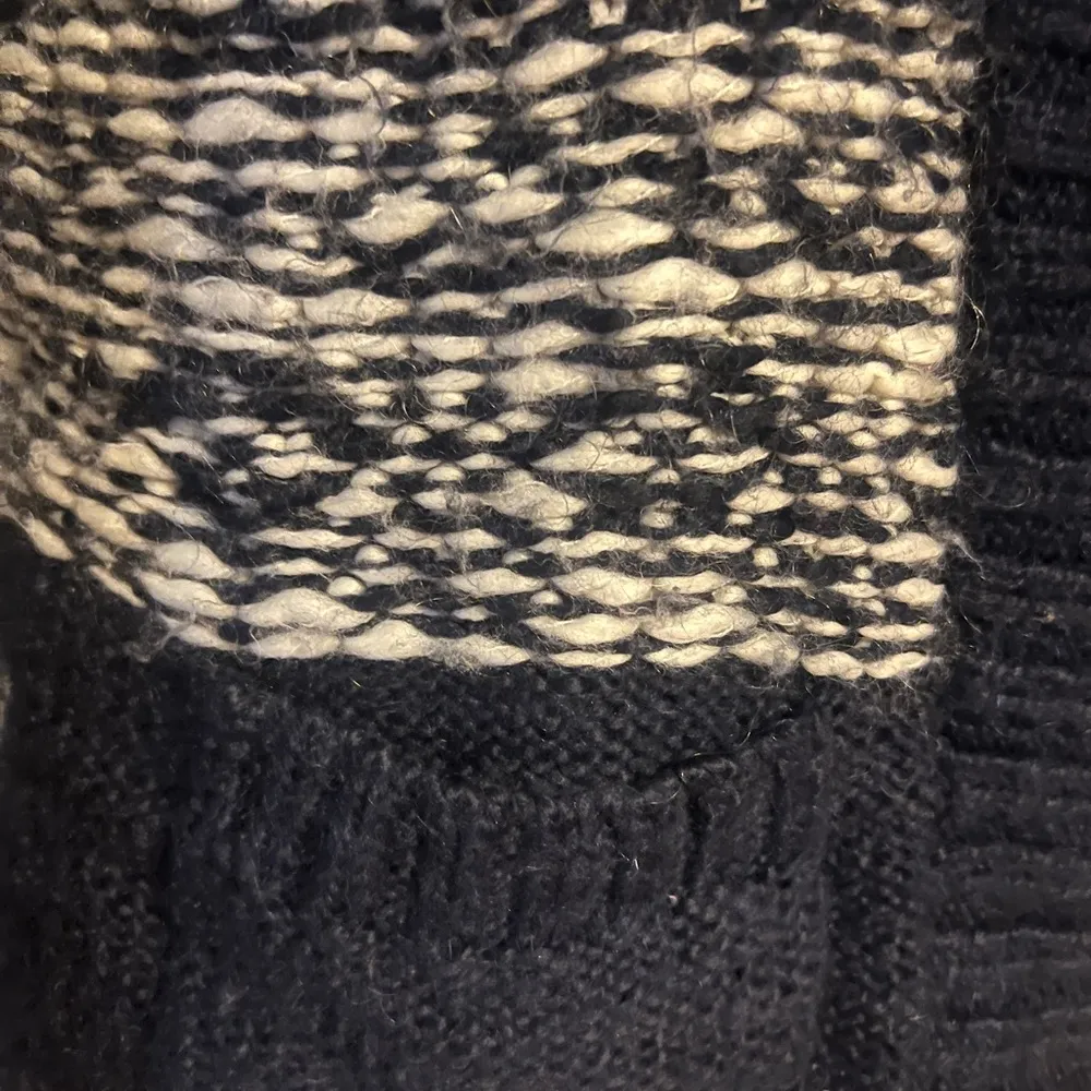 GAP Fair Isle Shaw Cardigan size large warm navy blue and white sweater - Image 3