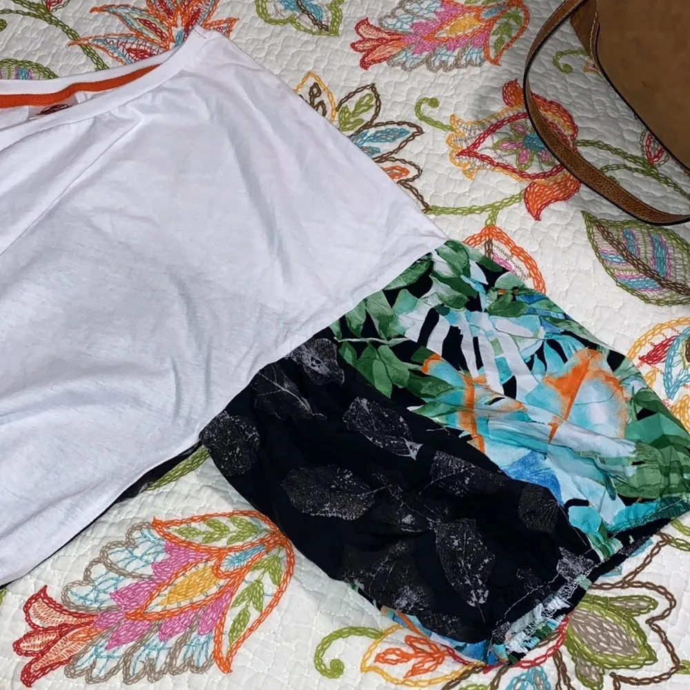 Jurassic Park XXL blouse with flaw on bottom right shown 3/4 puff sleeve Green - Image 15