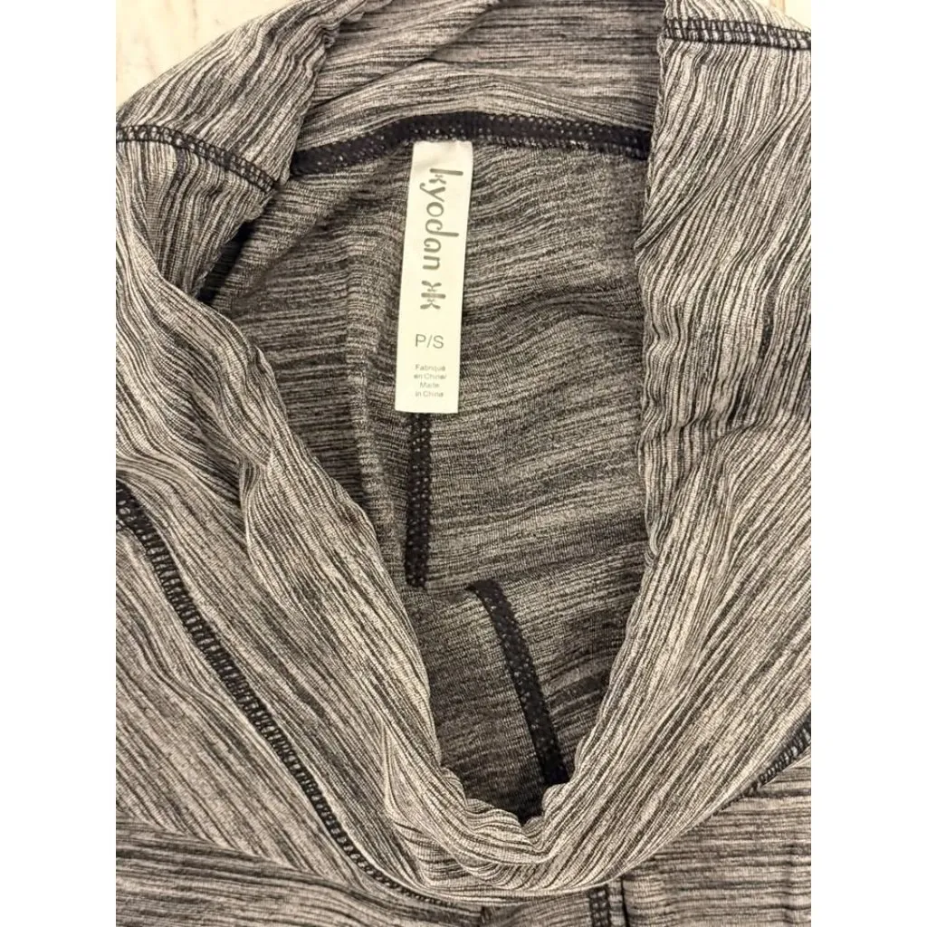 NEW Kyodon women's small black/gray capri athletic leggings - Image 2